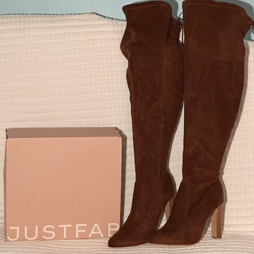 Thigh high boot. Wide calf- perfect for a 19in+ calf.